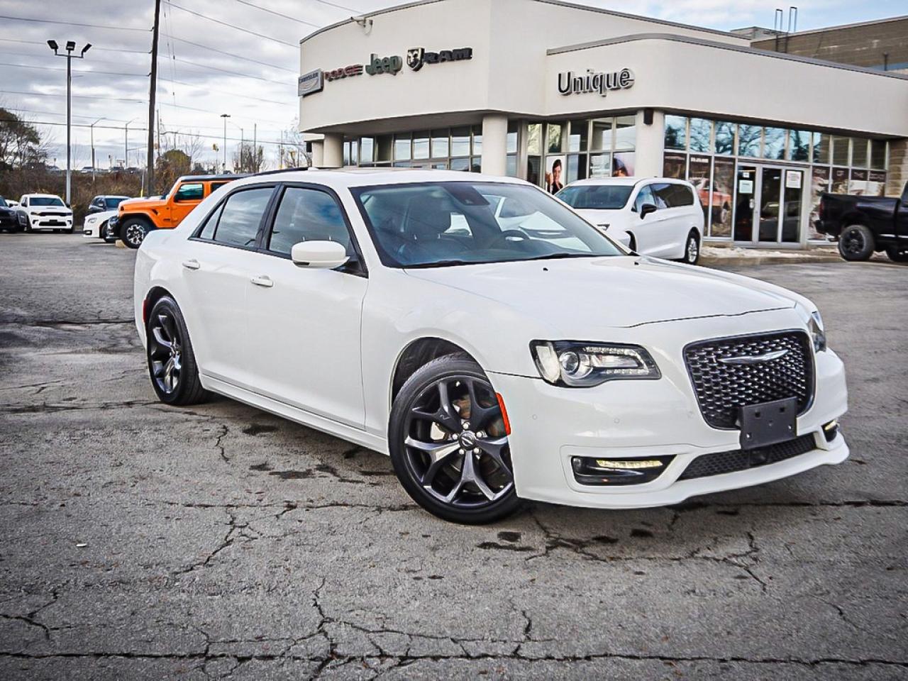 2023 Chrysler 300  Photo