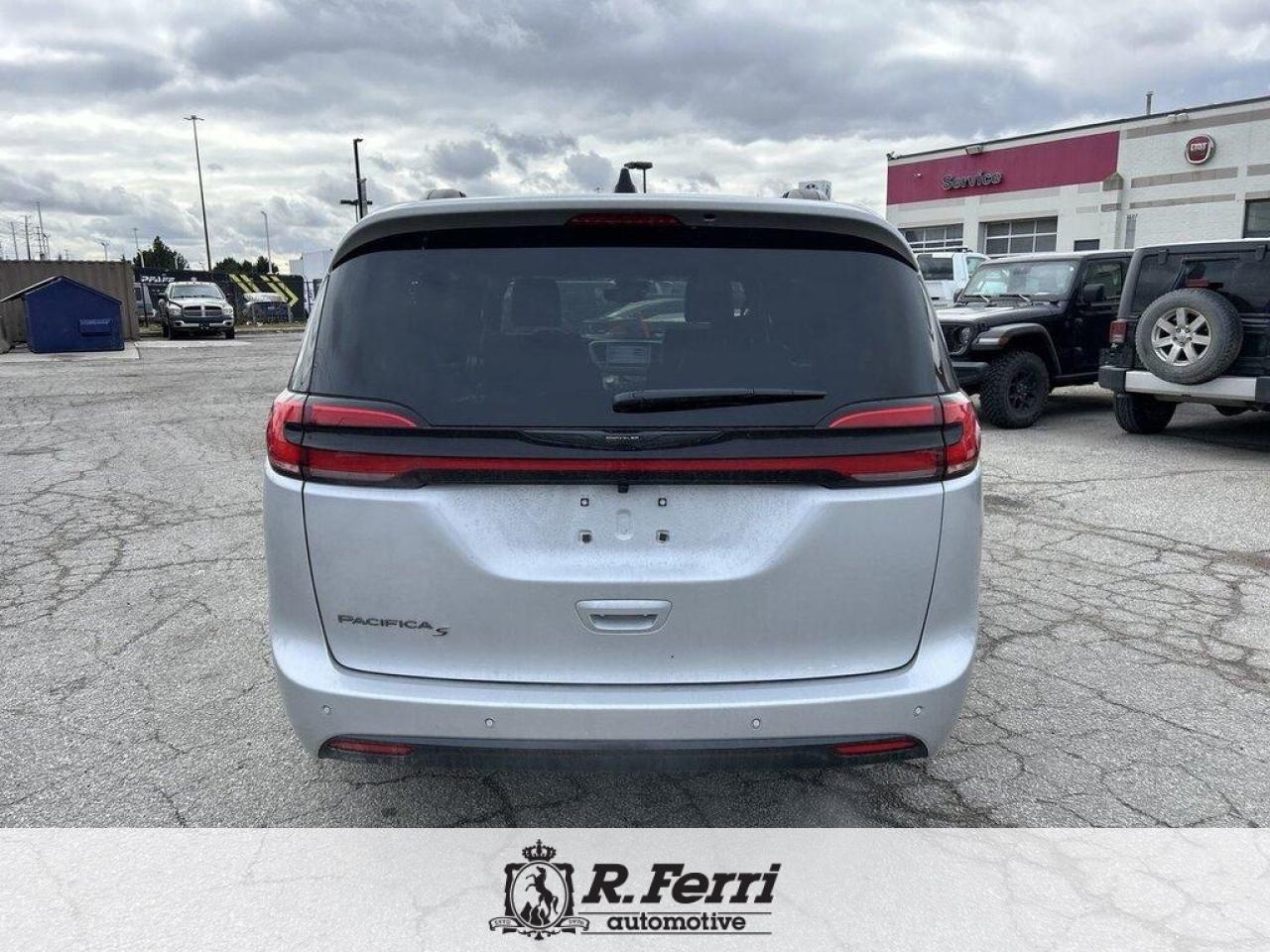 2026 Chrysler Pacifica Select Front-Wheel Drive Passenger Van Photo