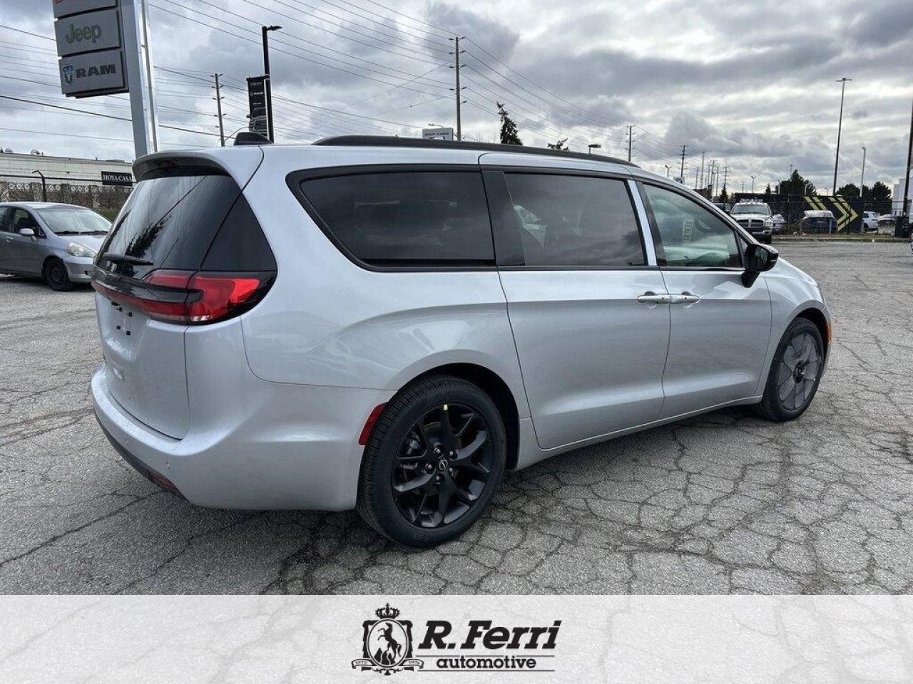 2026 Chrysler Pacifica Select Front-Wheel Drive Passenger Van Photo