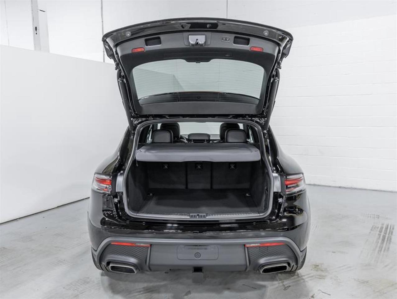2026 Porsche Macan  Photo