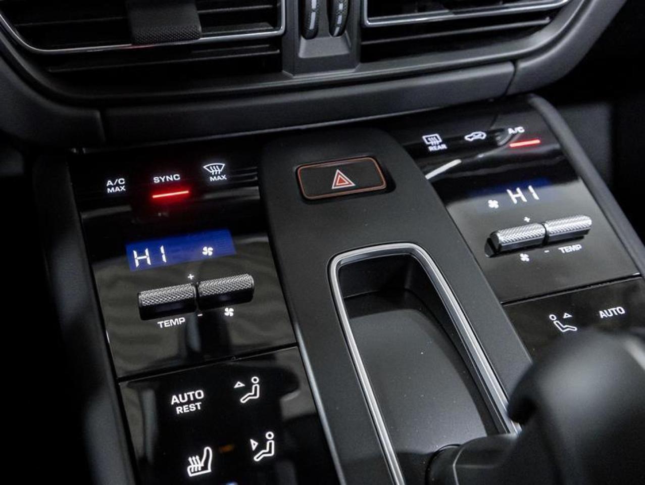 2026 Porsche Macan  Photo