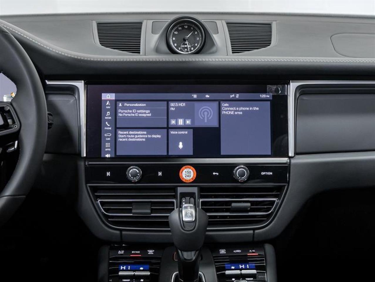 2026 Porsche Macan  Photo