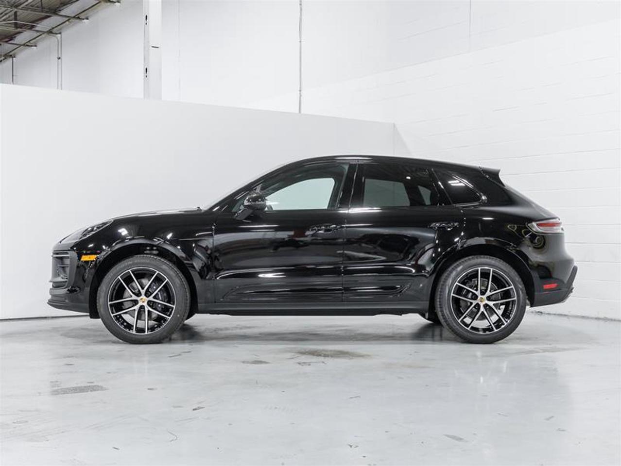 2026 Porsche Macan  Photo3