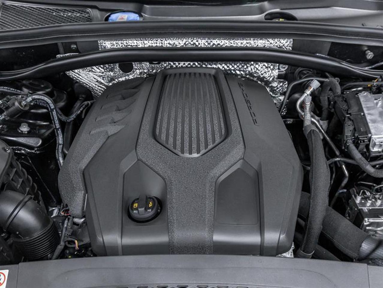 2026 Porsche Macan  Photo2