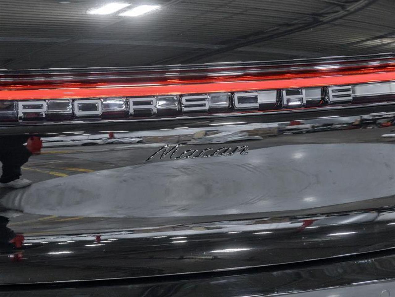 2026 Porsche Macan  Photo