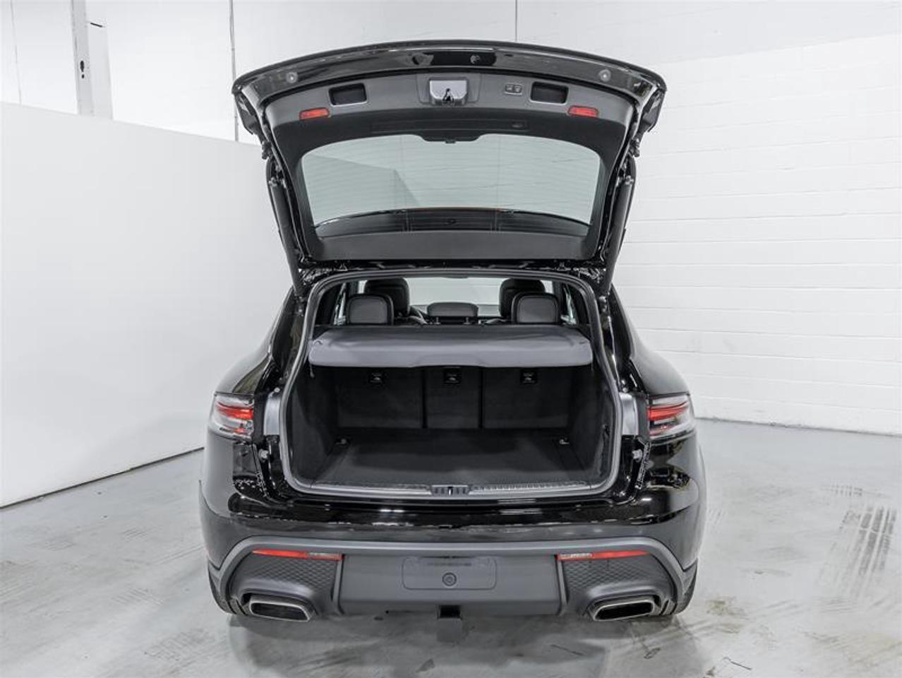 2026 Porsche Macan  Photo