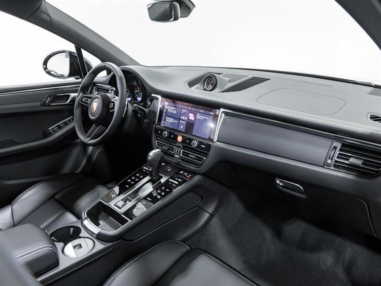 2026 Porsche Macan  Photo
