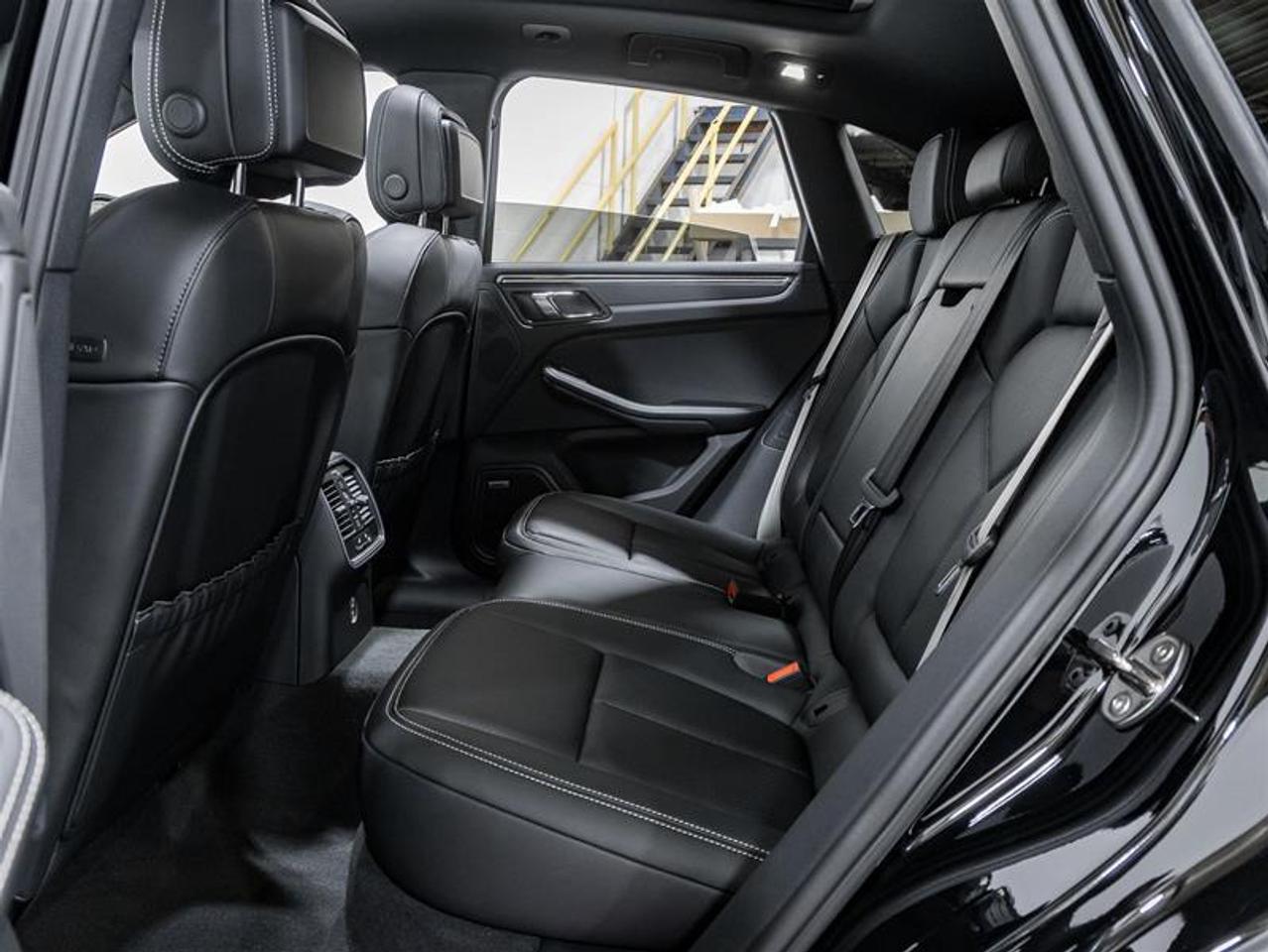 2026 Porsche Macan  Photo