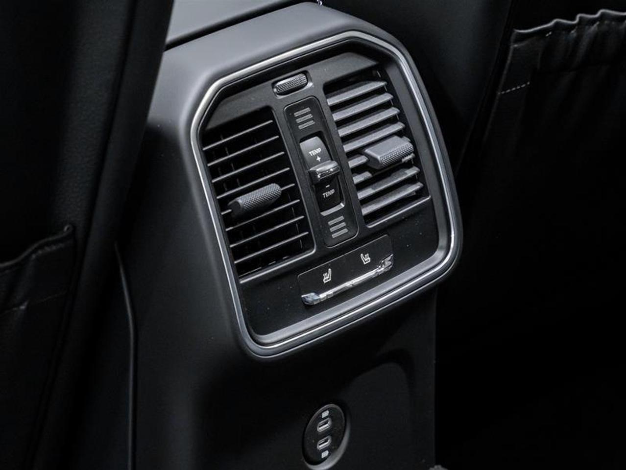 2026 Porsche Macan  Photo