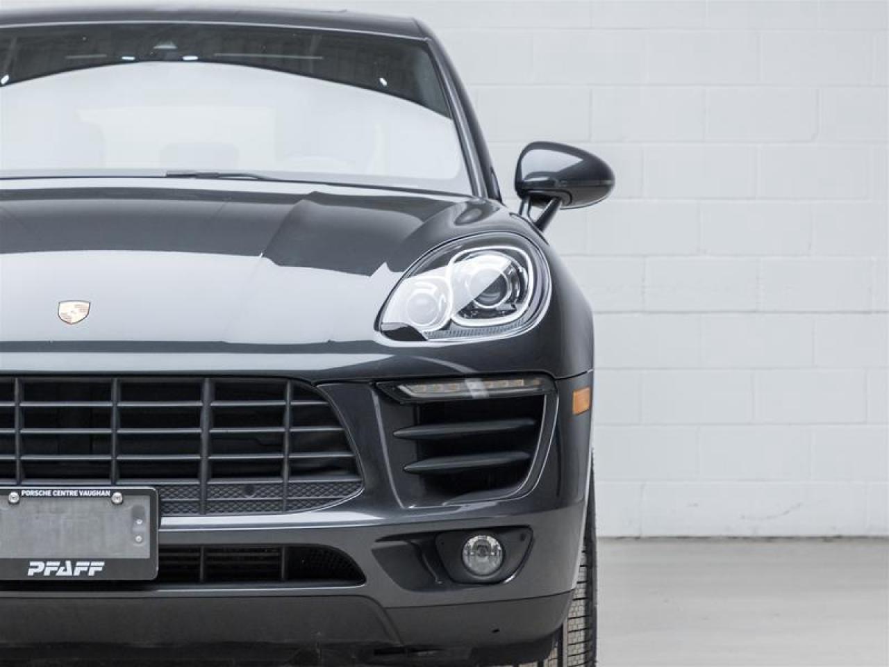 2018 Porsche Macan  Photo3