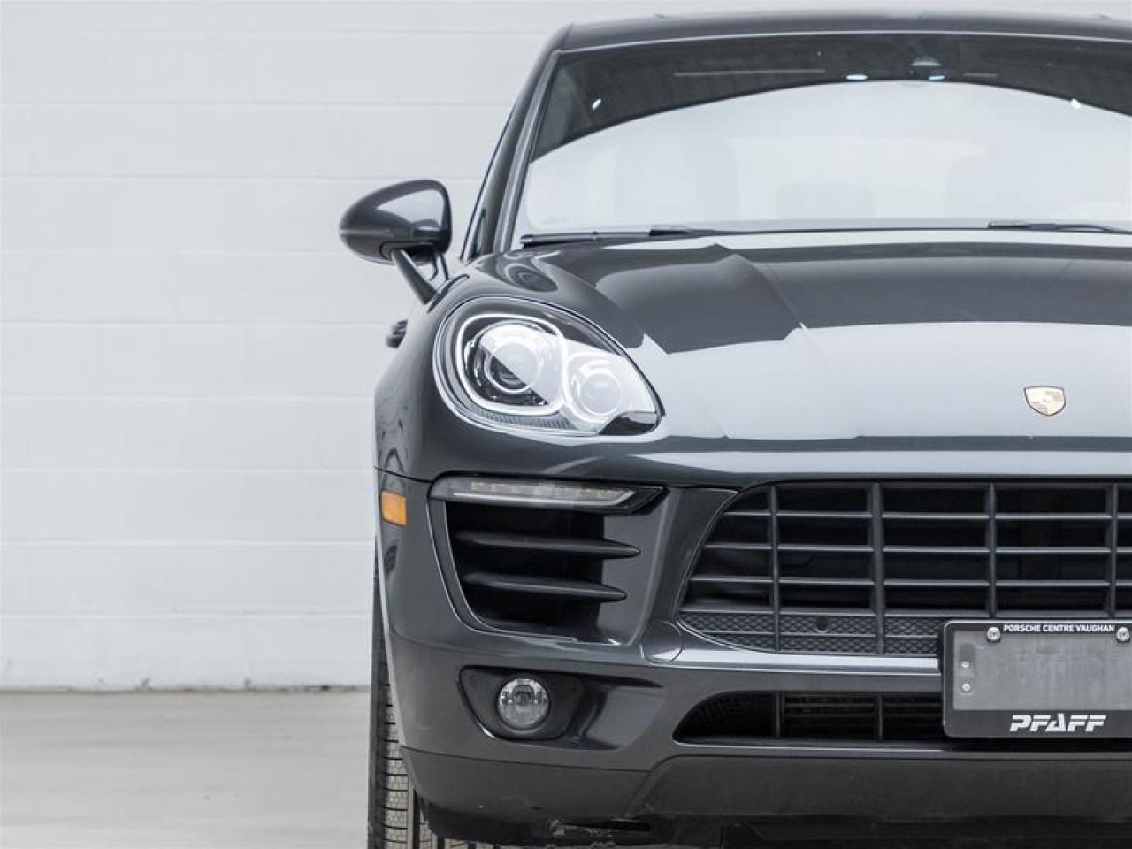 2018 Porsche Macan  Photo2