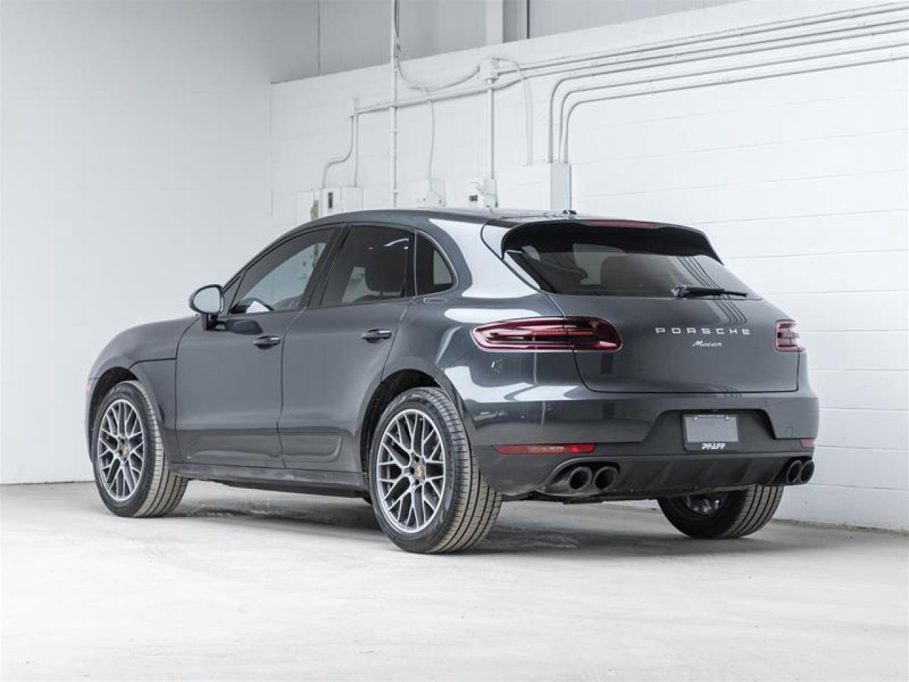 2018 Porsche Macan  Photo