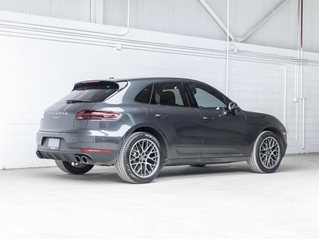 2018 Porsche Macan  Photo