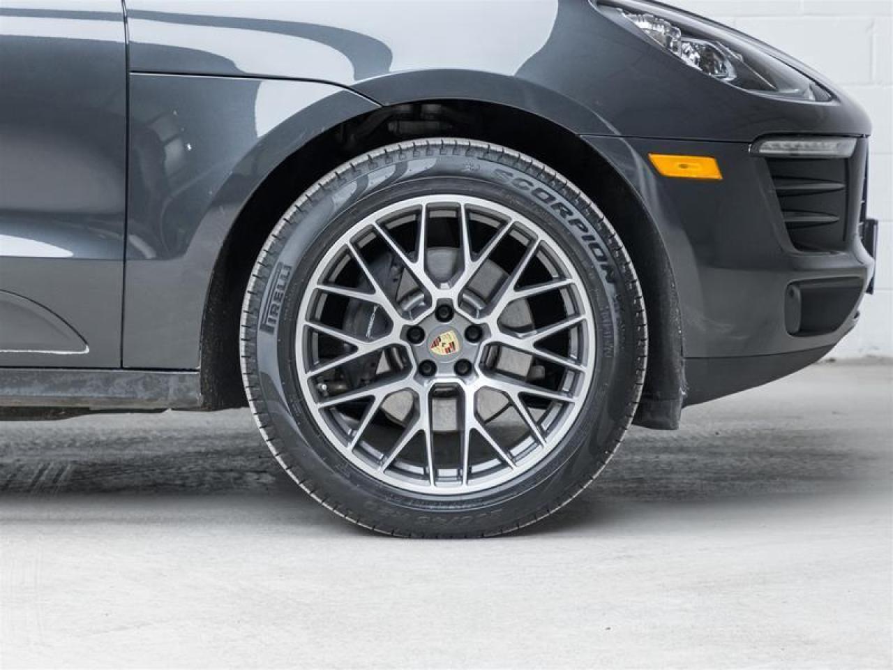 2018 Porsche Macan  Photo