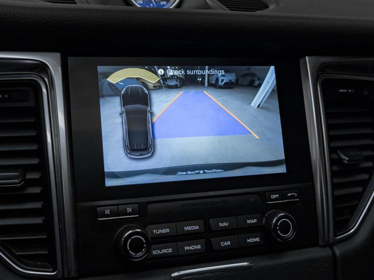 2018 Porsche Macan  Photo