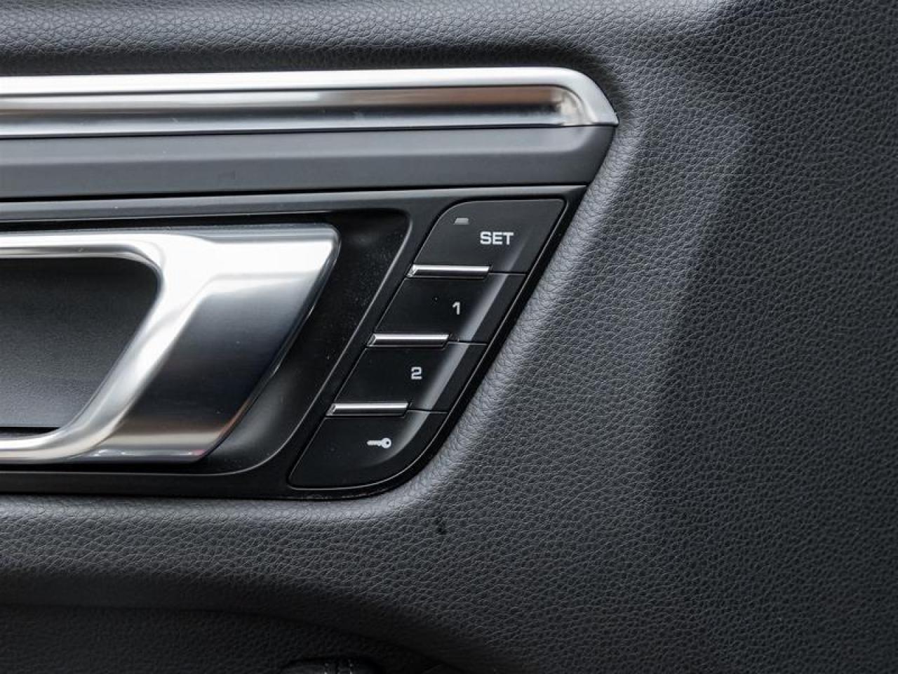 2018 Porsche Macan  Photo