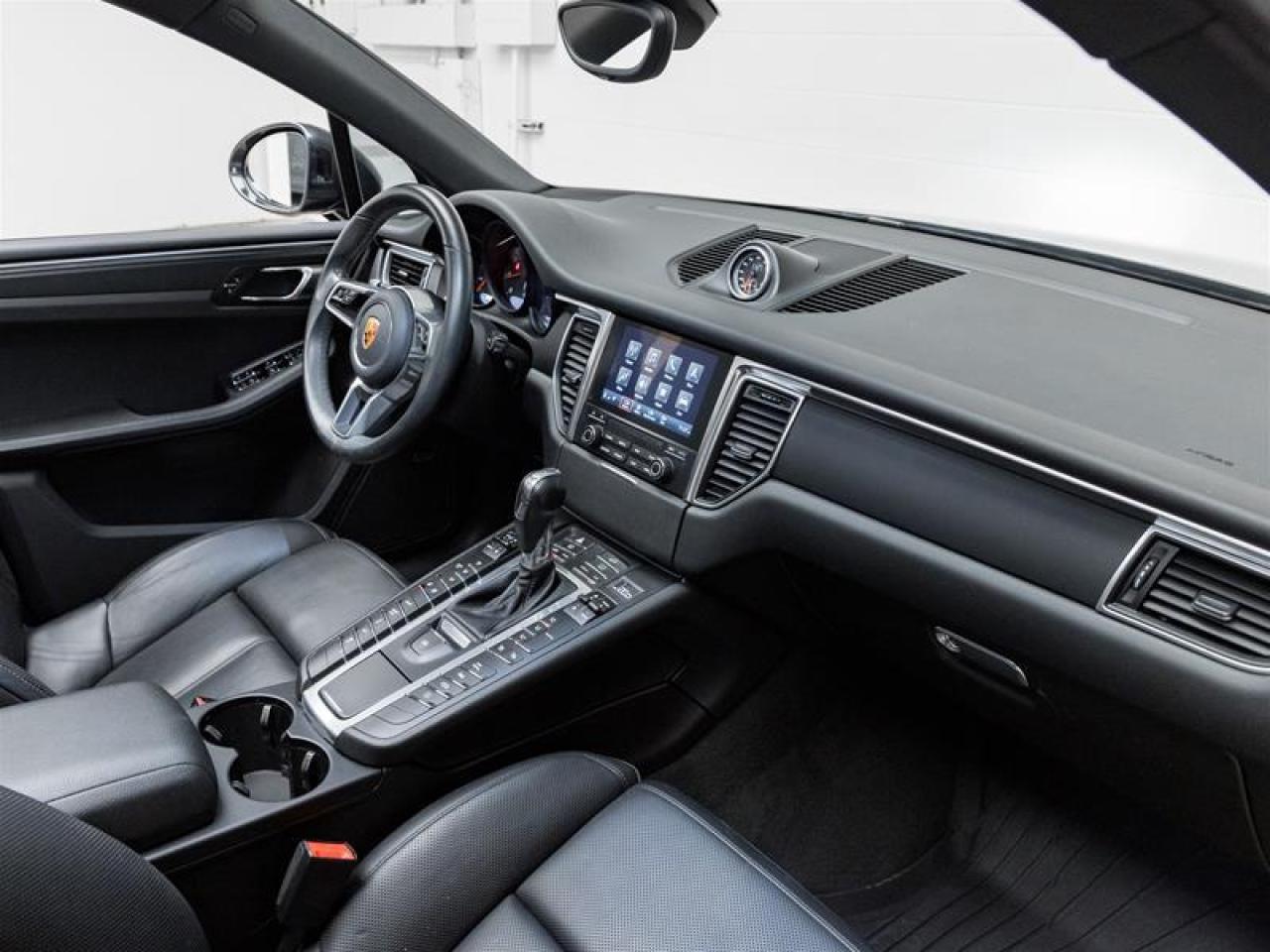 2018 Porsche Macan  Photo