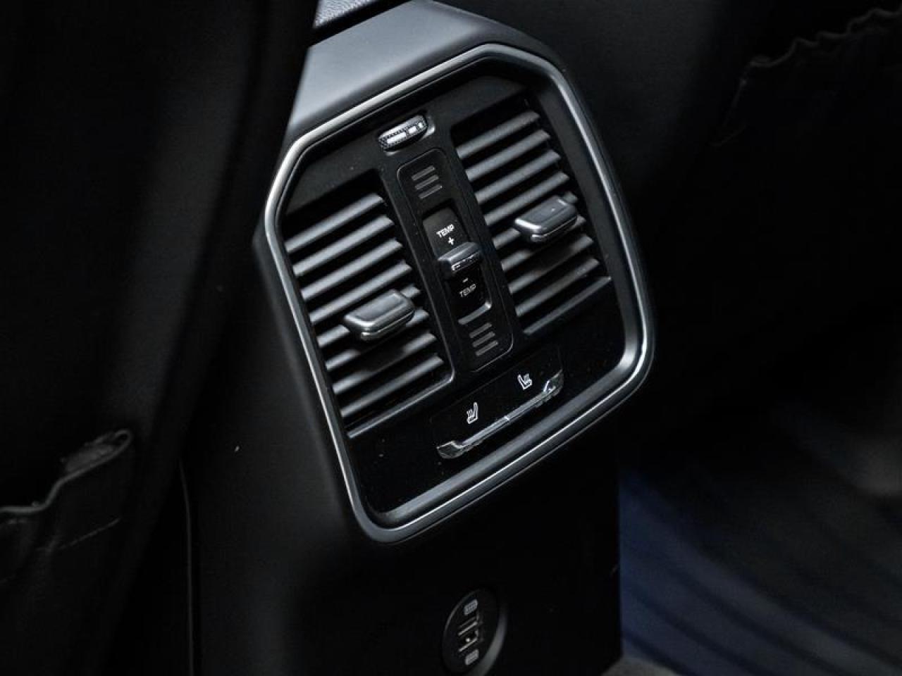 2018 Porsche Macan  Photo