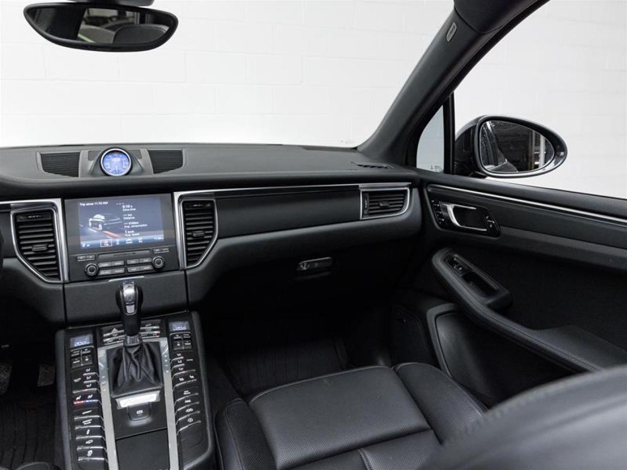 2018 Porsche Macan  Photo