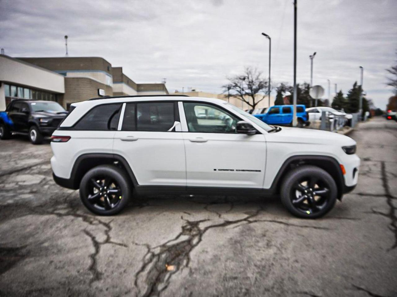 2025 Jeep Grand Cherokee  Photo