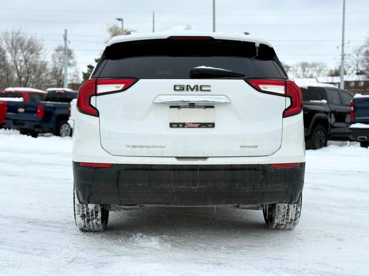 2022 GMC Terrain SLE All-wheel Drive Photo3