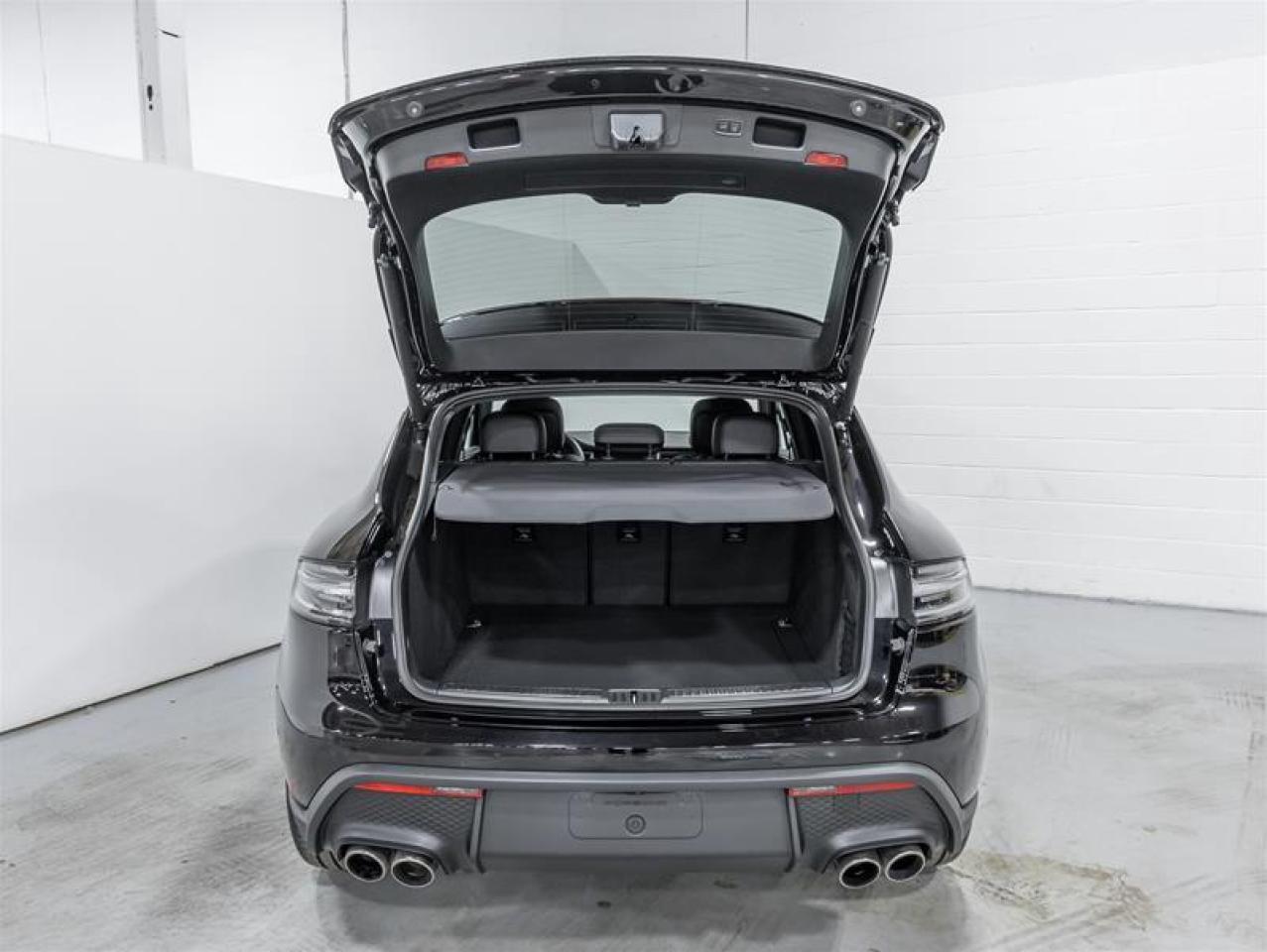 2026 Porsche Macan  Photo