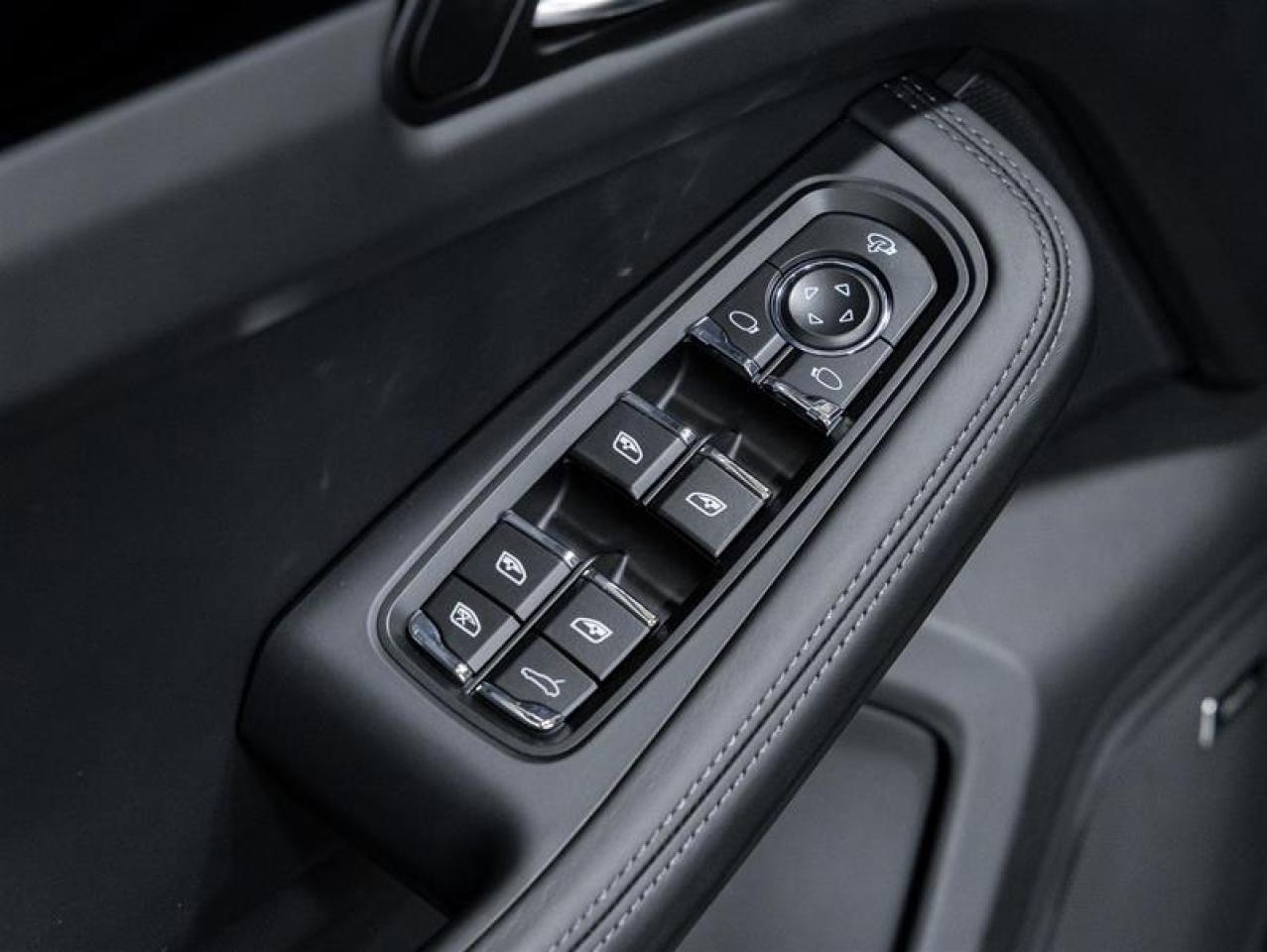 2026 Porsche Macan  Photo