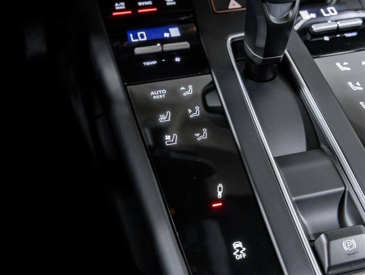 2026 Porsche Macan  Photo