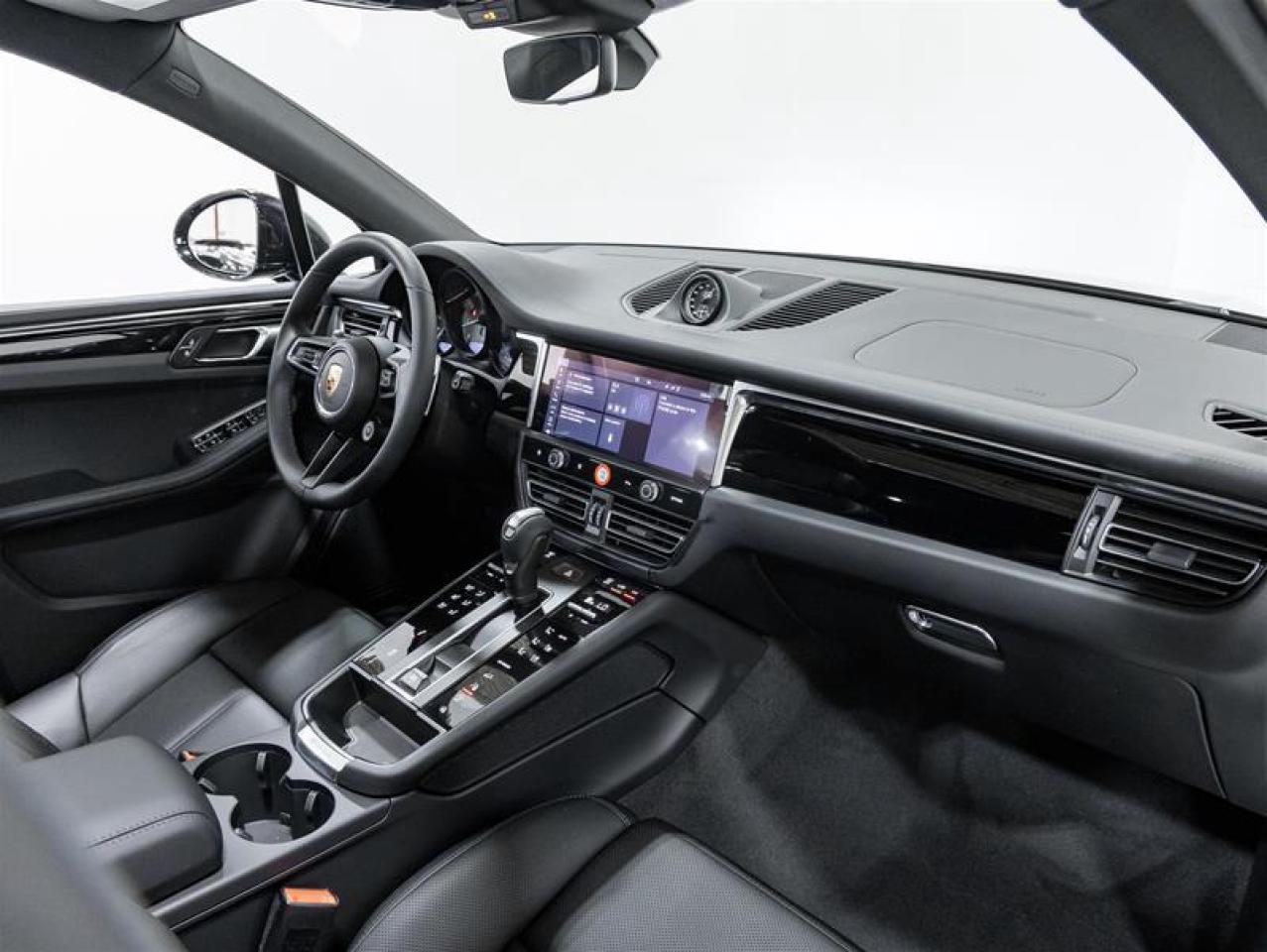 2026 Porsche Macan  Photo