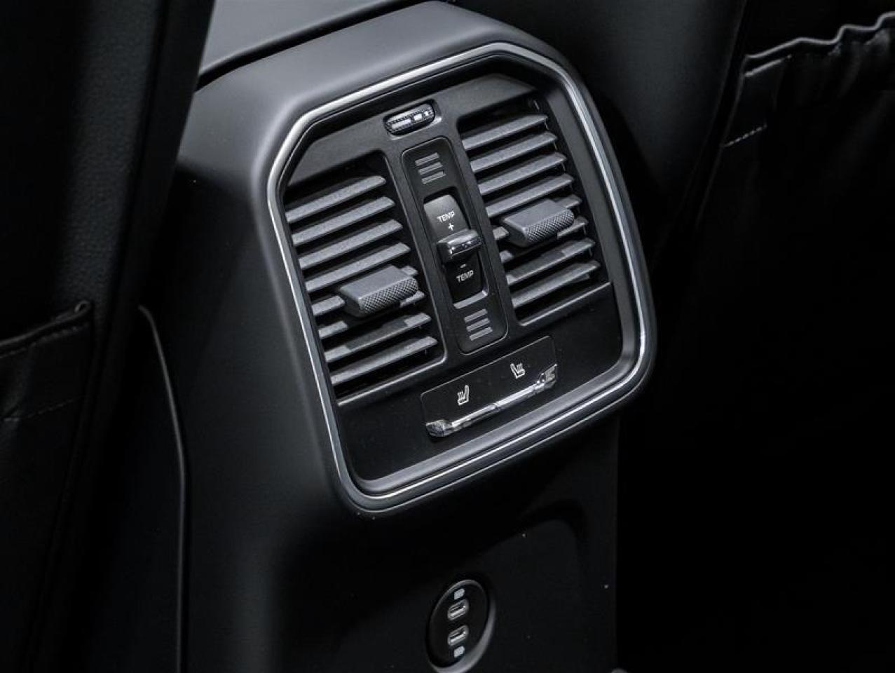 2026 Porsche Macan  Photo