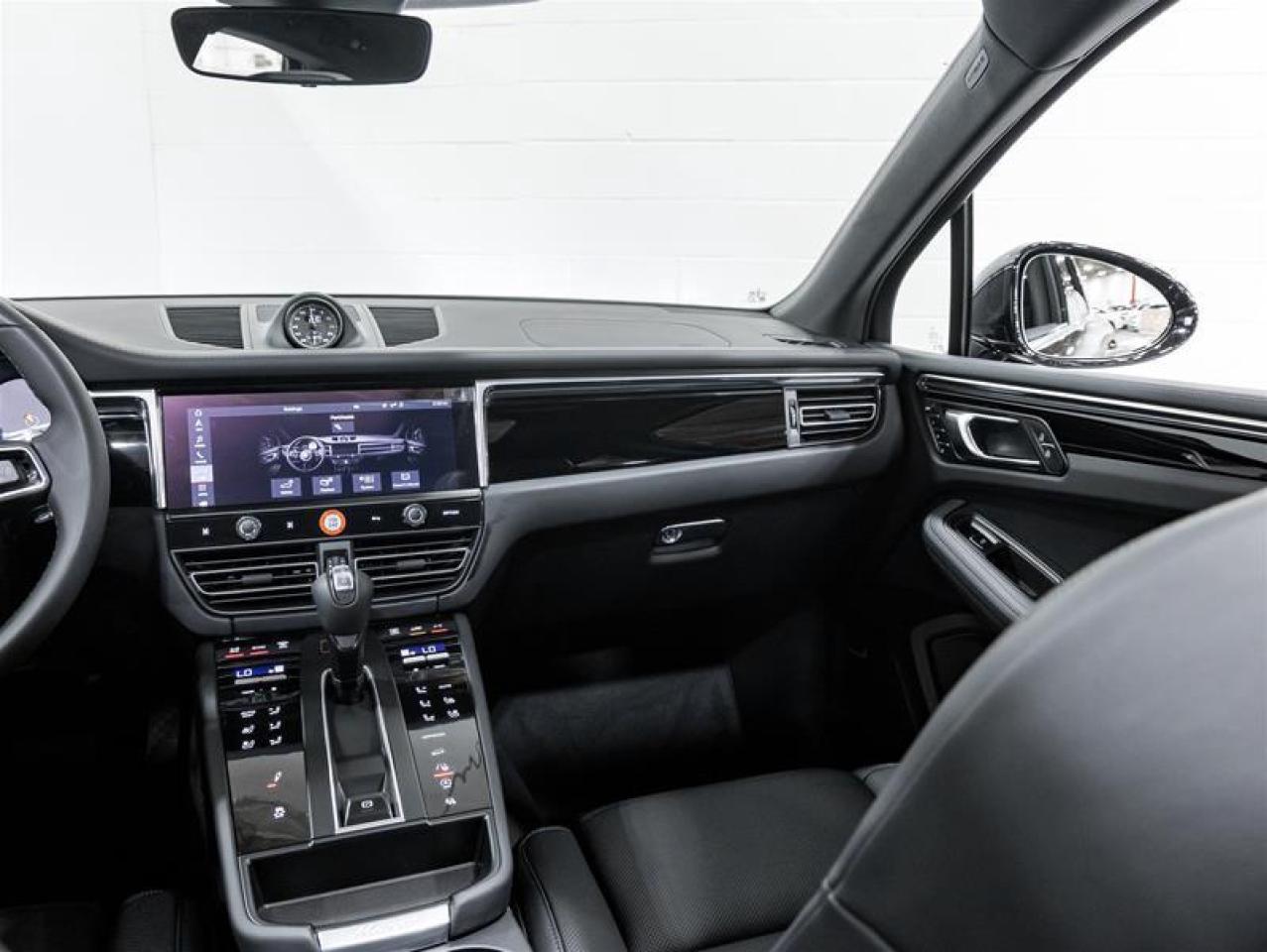 2026 Porsche Macan  Photo