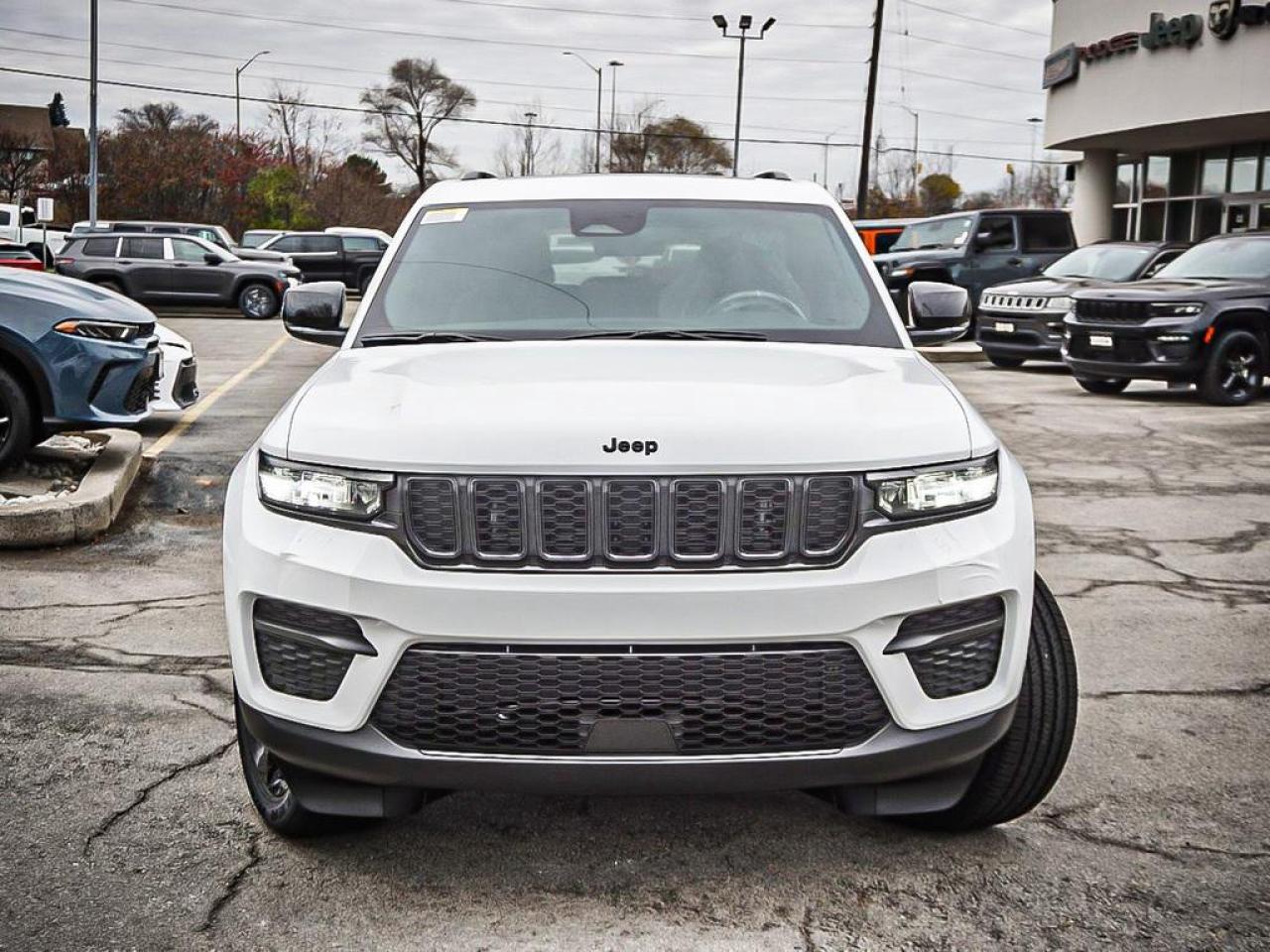 2025 Jeep Grand Cherokee  Photo2