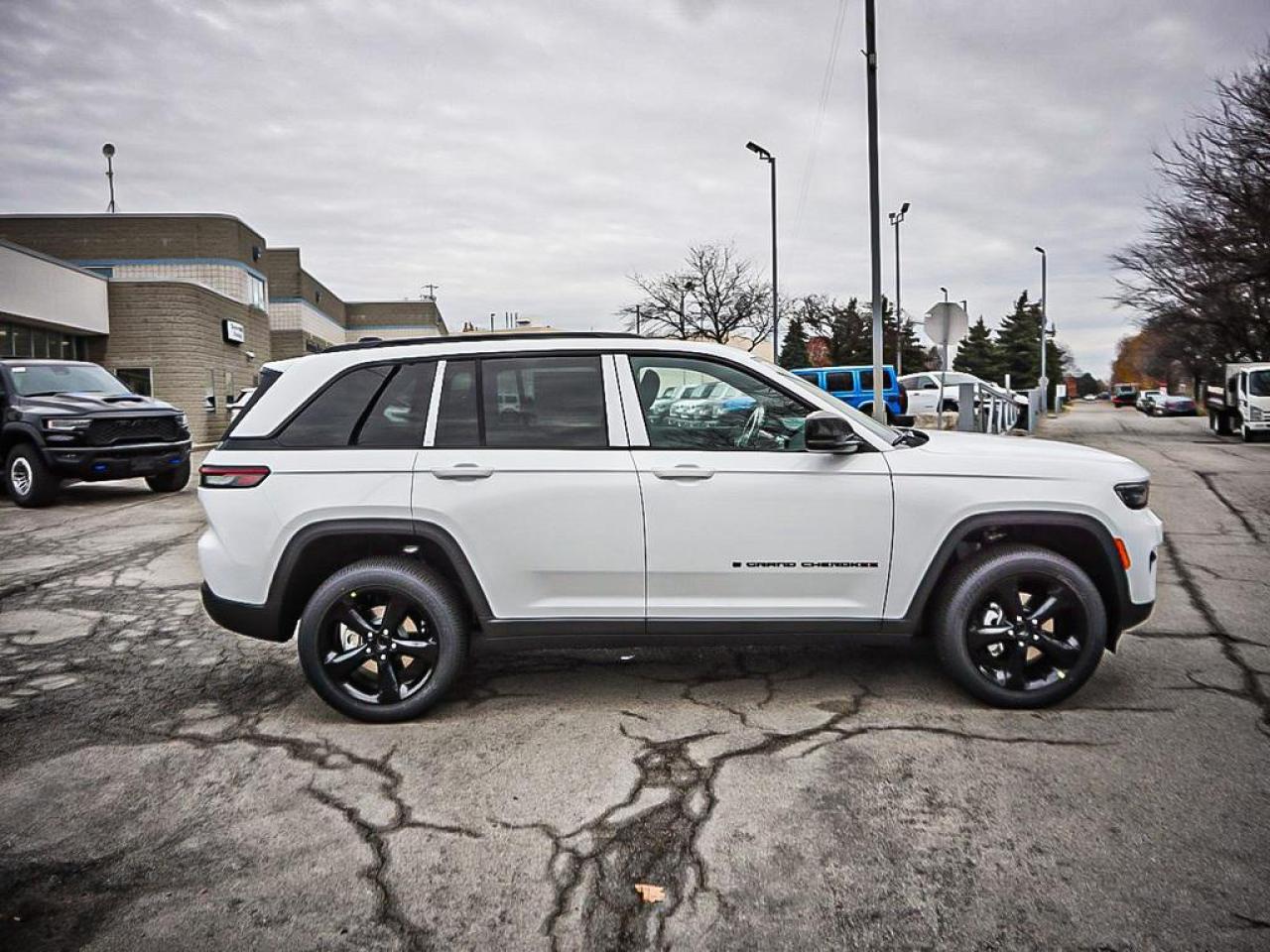 2025 Jeep Grand Cherokee  Photo