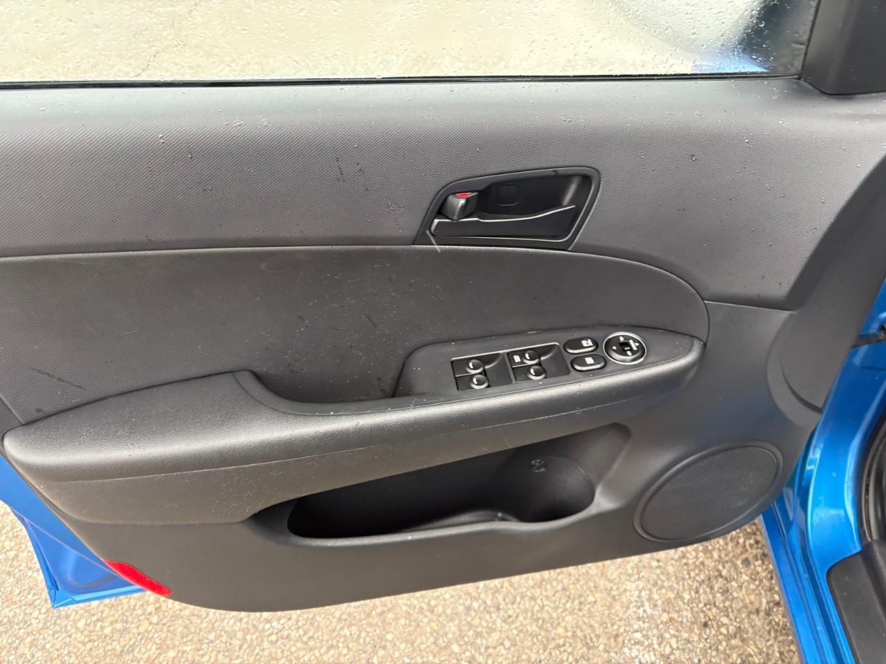 2012 Hyundai Elantra Touring GL 4dr Hatchback Photo