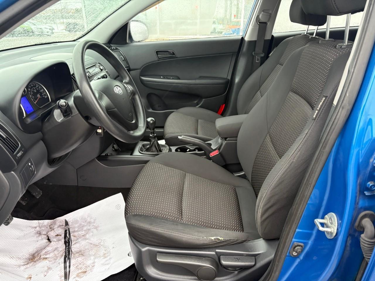 2012 Hyundai Elantra Touring GL 4dr Hatchback Photo