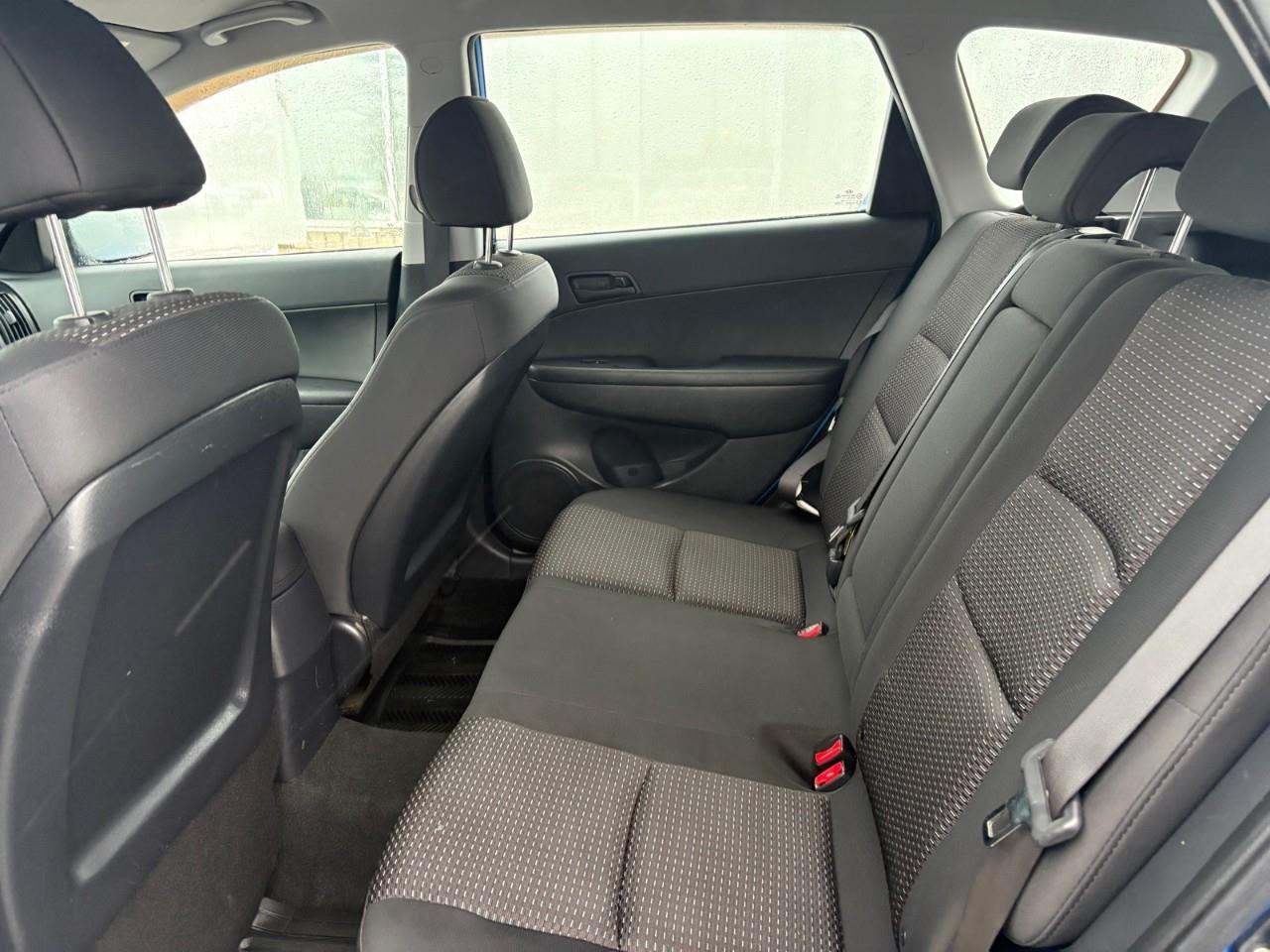 2012 Hyundai Elantra Touring GL 4dr Hatchback Photo