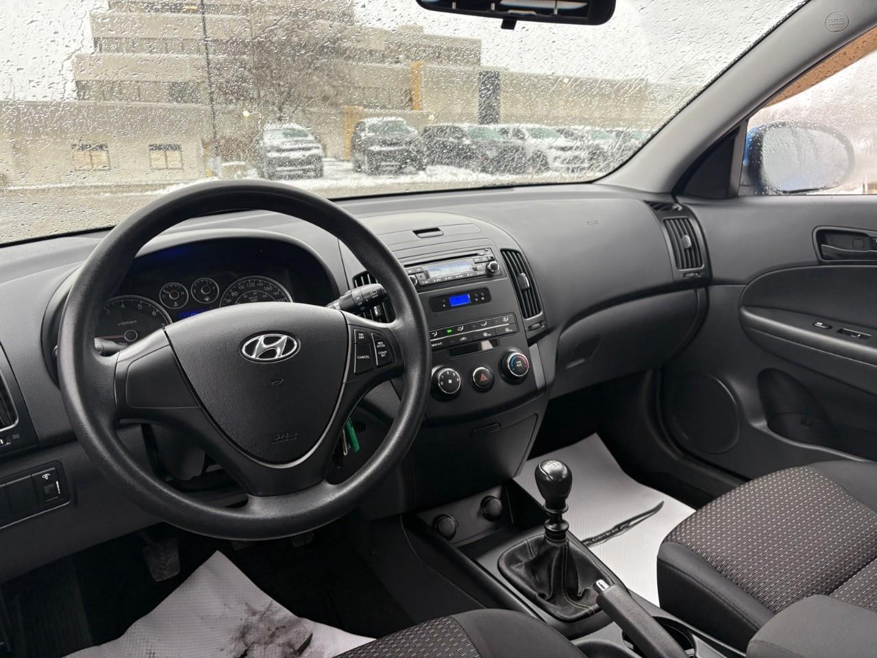 2012 Hyundai Elantra Touring GL 4dr Hatchback Photo