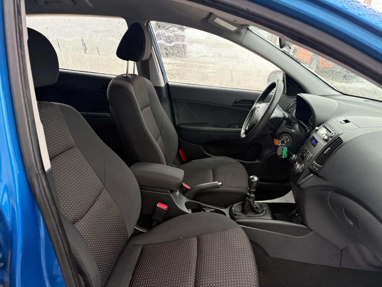 2012 Hyundai Elantra Touring GL 4dr Hatchback Photo