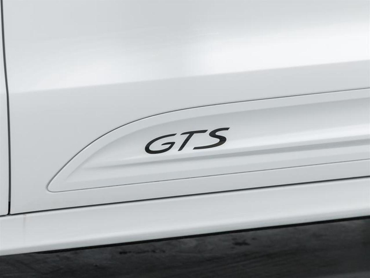 2026 Porsche Macan  Photo