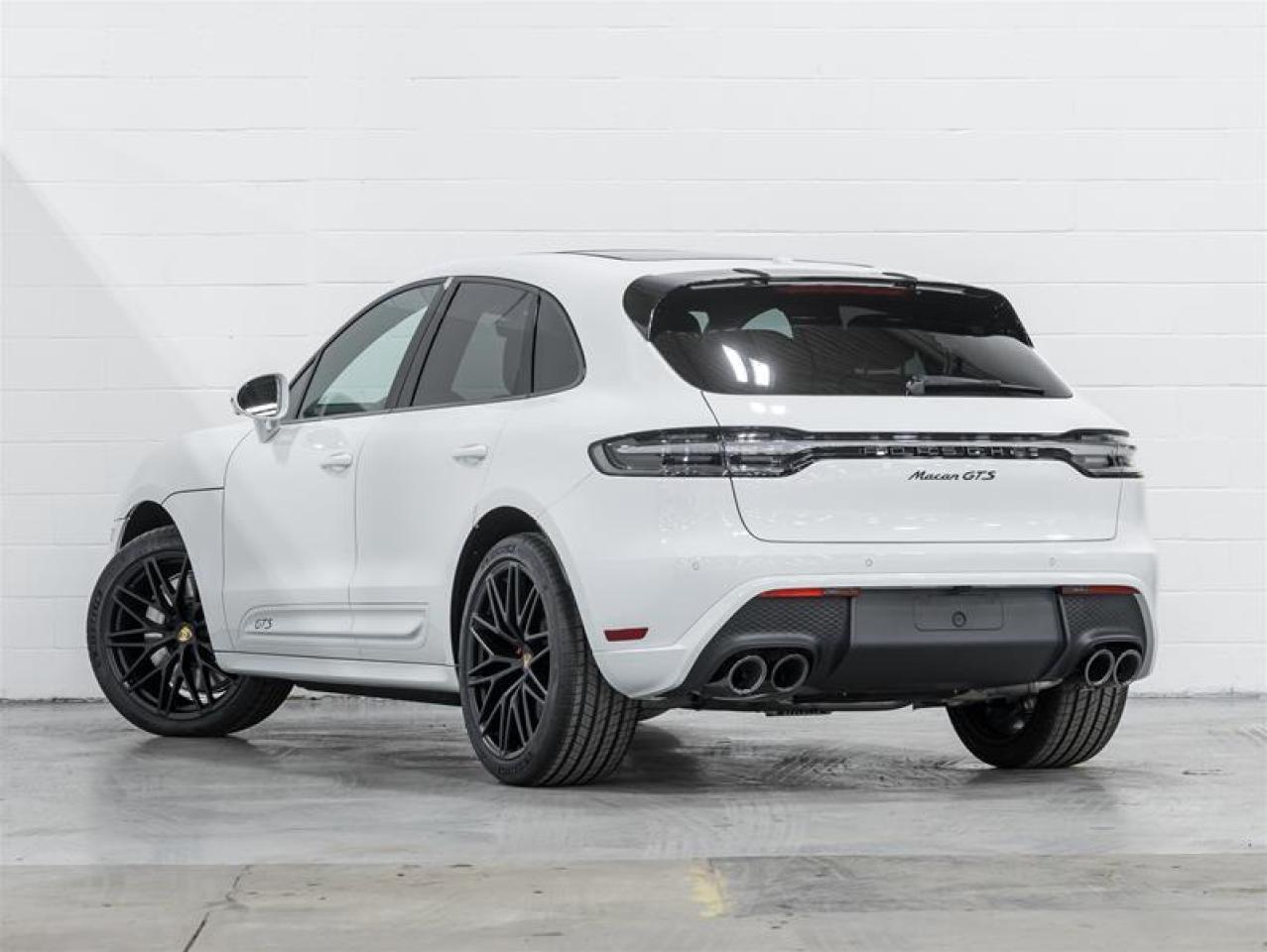 2026 Porsche Macan  Photo