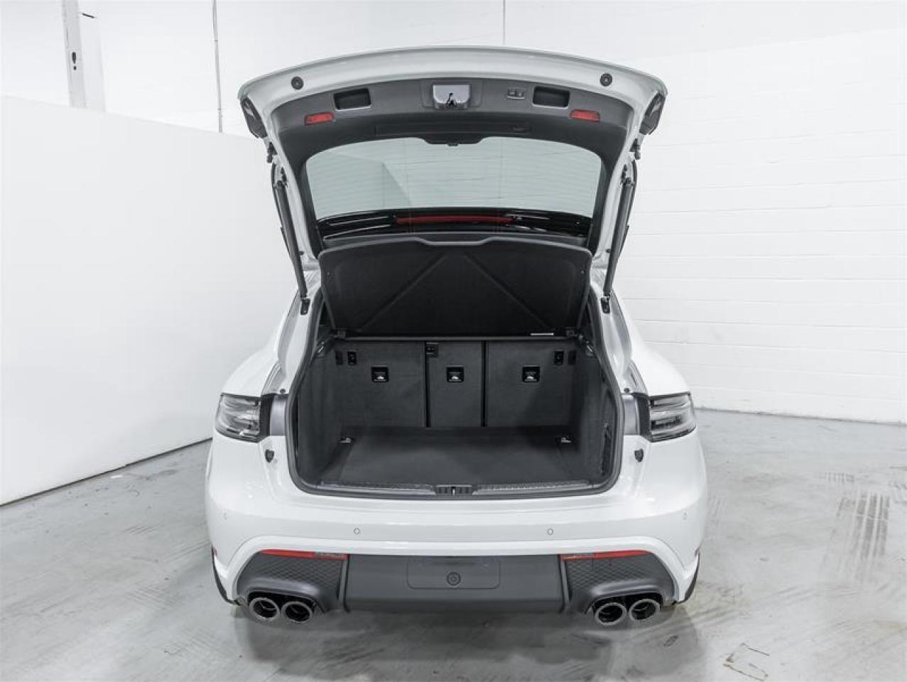 2026 Porsche Macan  Photo