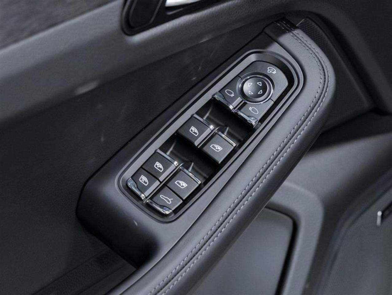 2026 Porsche Macan  Photo