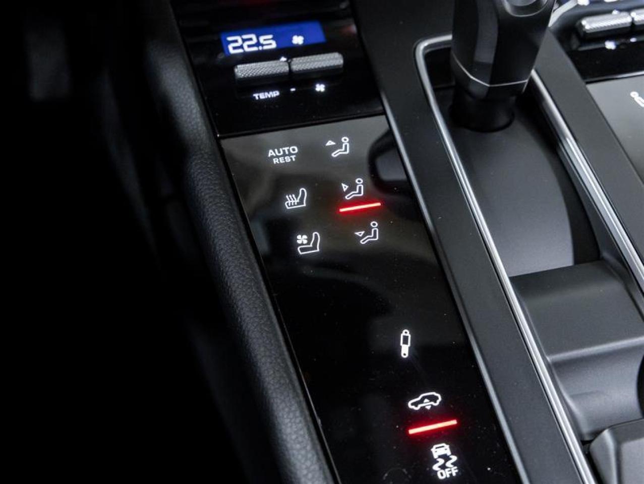 2026 Porsche Macan  Photo