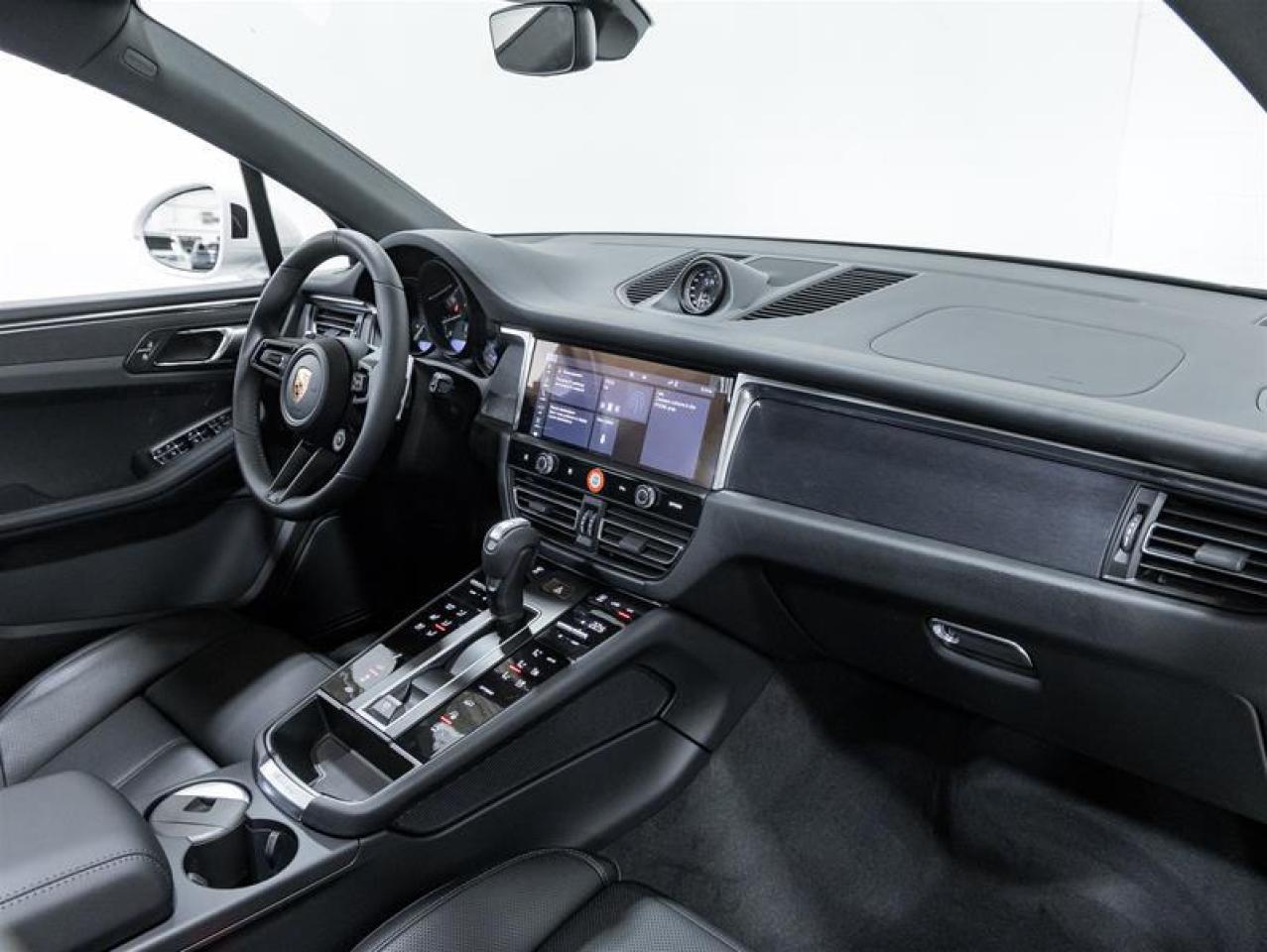 2026 Porsche Macan  Photo