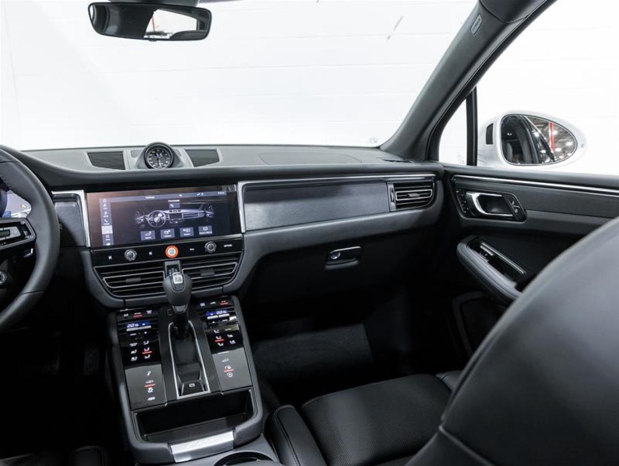 2026 Porsche Macan  Photo