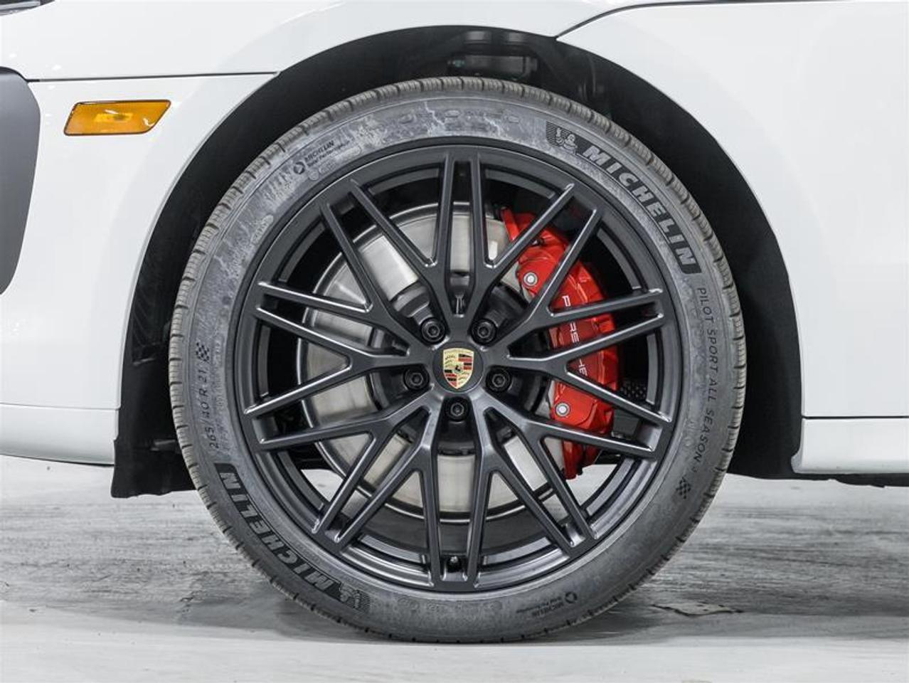 2026 Porsche Macan  Photo