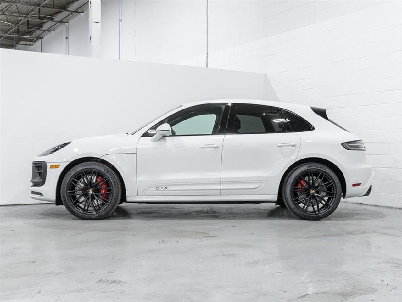 2026 Porsche Macan  Photo3