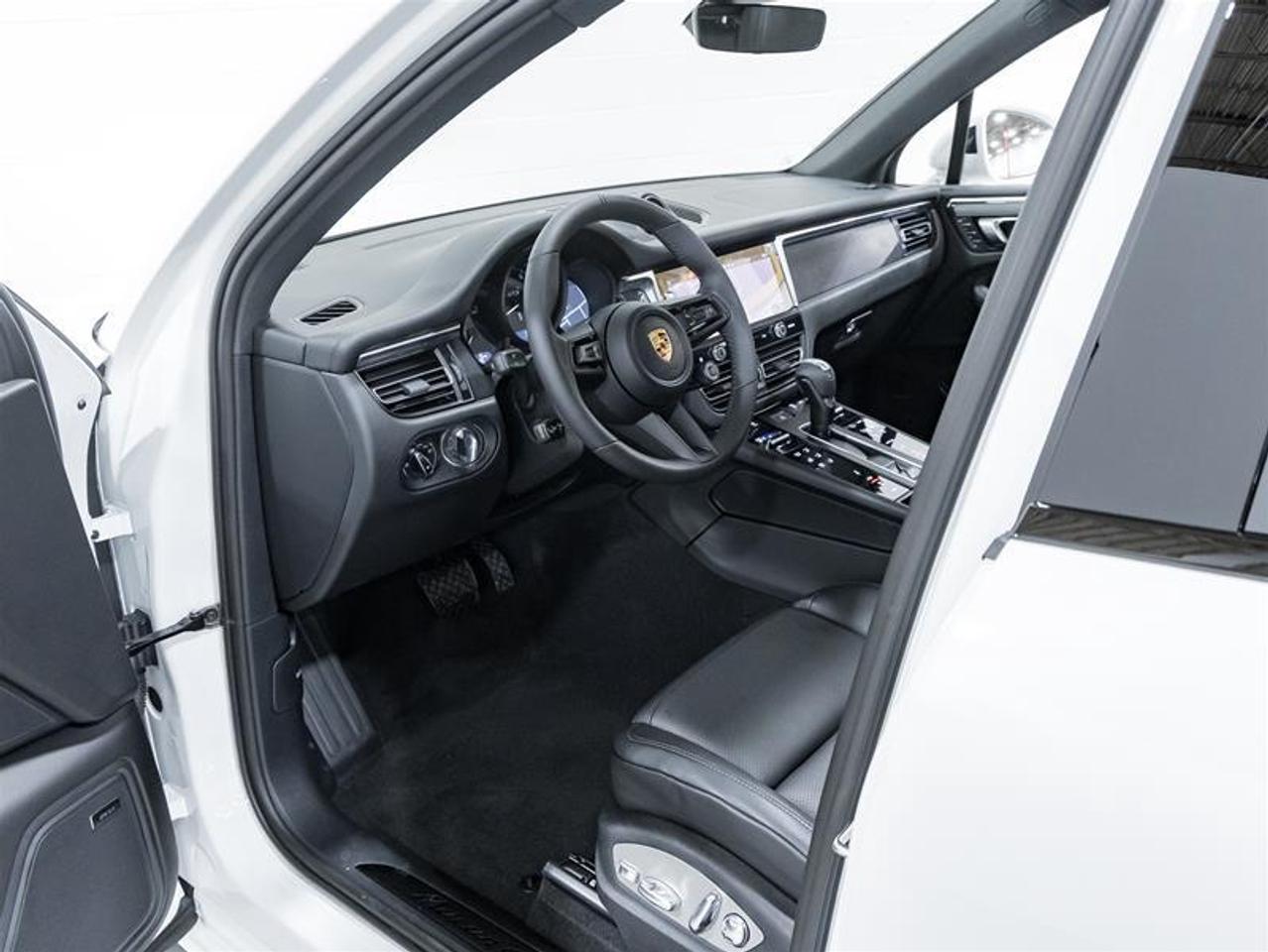 2026 Porsche Macan  Photo