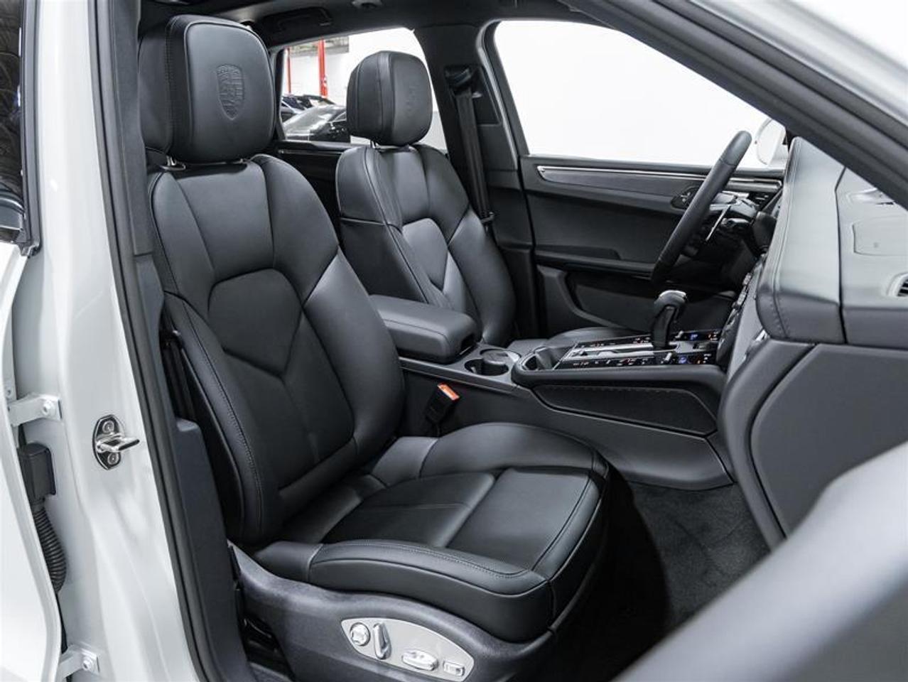 2026 Porsche Macan  Photo