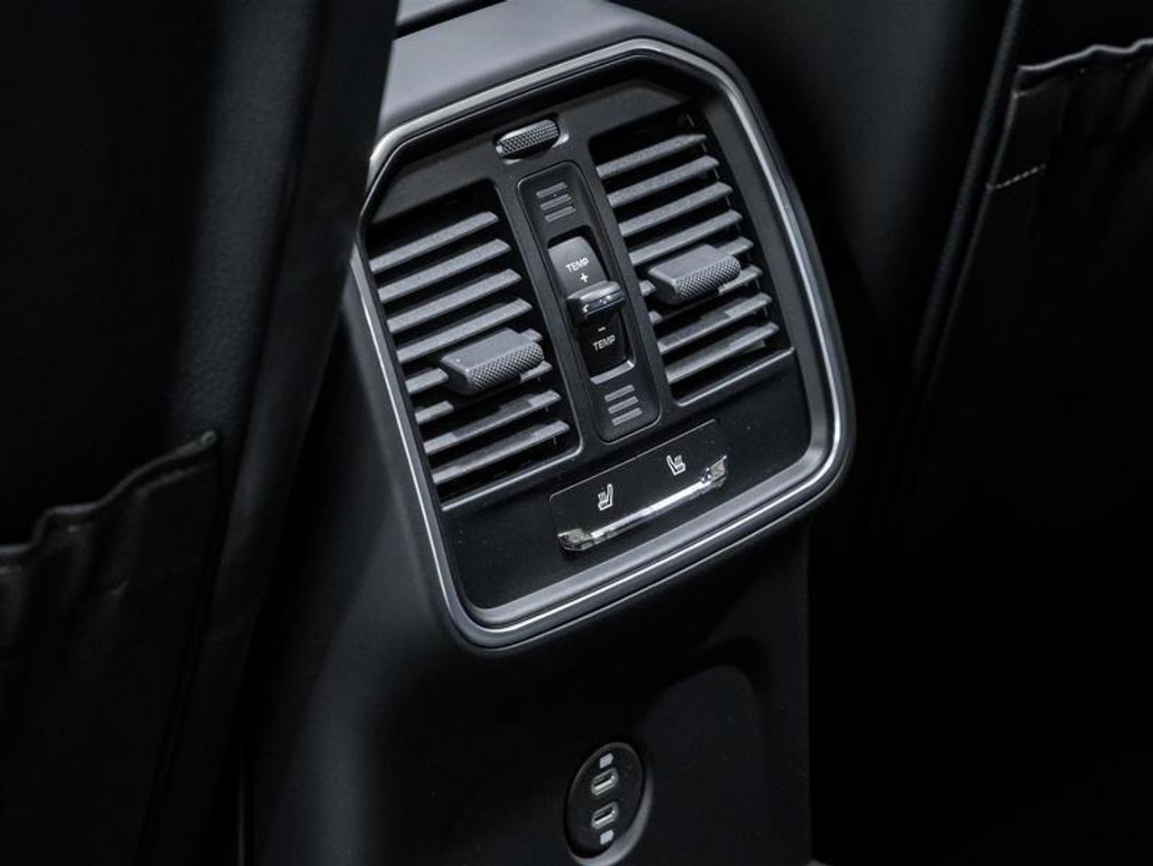 2026 Porsche Macan  Photo